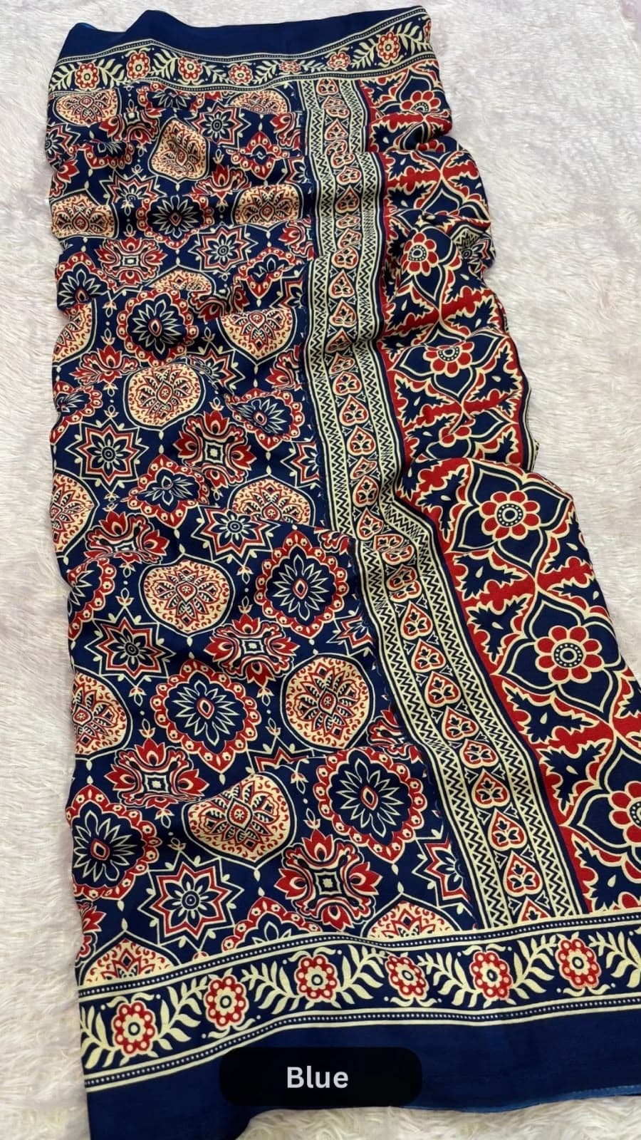 Elegant Ajrakh Butti Printed Saree with Matching Blouse - Image 5
